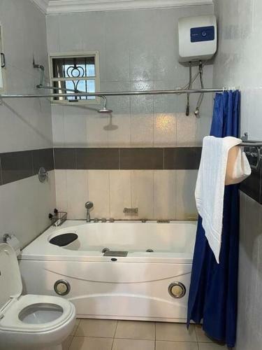 Apartamento 2 Bed Serviced Apt With 24hr Power & Free Wifi