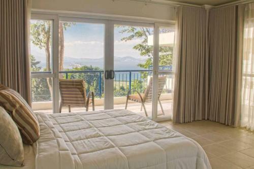 Apartamento Anj Bay Villa. Condo Villa. Bay View! Balcony, Pool Access.