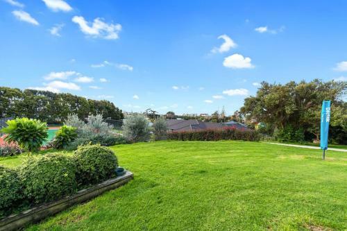 Courtside Quarters - Waihi Beach Holiday Home