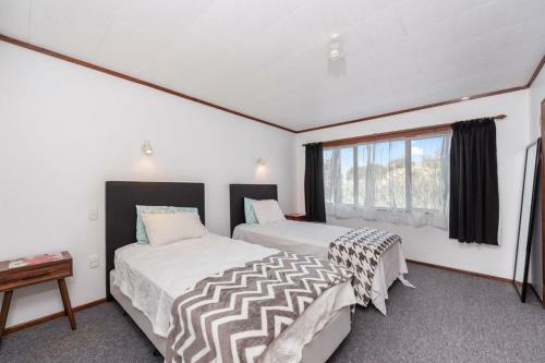 Courtside Quarters - Waihi Beach Holiday Home