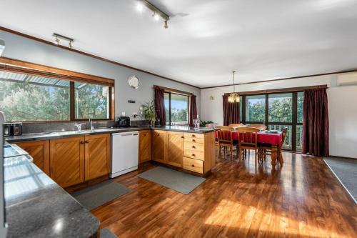 Courtside Quarters - Waihi Beach Holiday Home