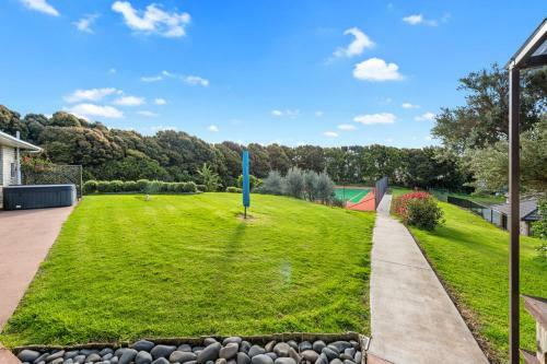 Courtside Quarters - Waihi Beach Holiday Home