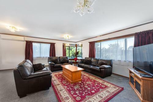 Courtside Quarters - Waihi Beach Holiday Home