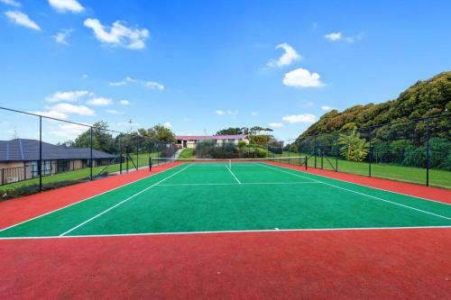 Courtside Quarters - Waihi Beach Holiday Home