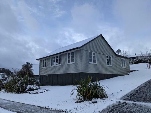 Drasko's Den - Ohakune Holiday Home