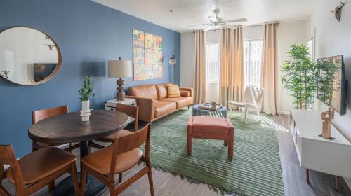 Wanderjaunt - Monterra Luxury Apartment Homes