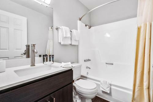 Stay Gia - Chic Modern 1br Apartment - Swimming Pool - Arcadia Walk