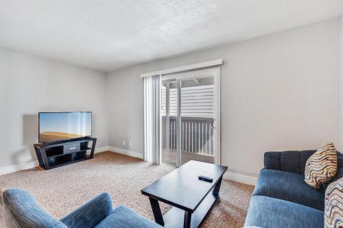 Stay Gia - Chic Modern 1br Apartment - Swimming Pool - Arcadia Walk