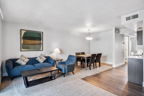 Stay Gia - Chic Modern 1br Apartment - Swimming Pool - Arcadia Walk