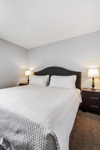 Stay Gia - Chic Modern 1br Apartment - Swimming Pool - Arcadia Walk
