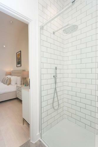 The Chapel 1 - Stylish 2 Bed 2 Bath Modern Home