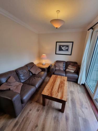 4 Bed 2 Bathroom House With Garden And Parking