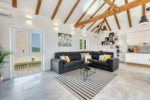 Villa Mavis