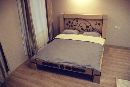 Apartment On Janashia 13