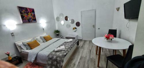 Hostal Citadel Rooms