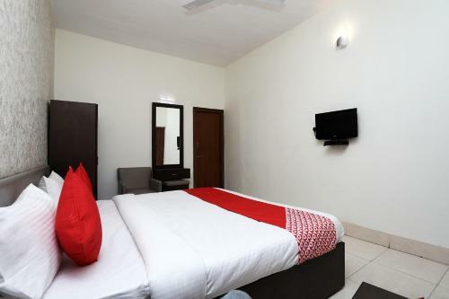 Oyo 11937 Hotel Meedo