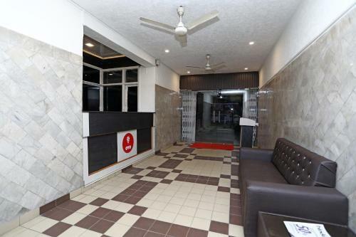Oyo 11937 Hotel Meedo