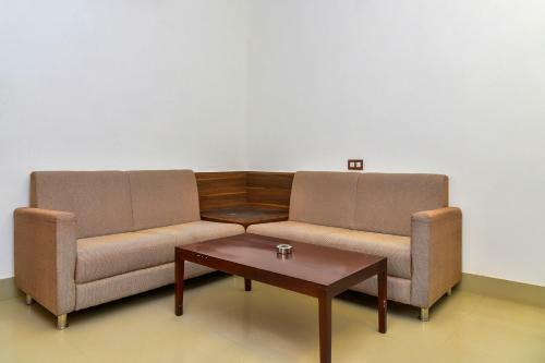 Oyo 28737 Hotel Mayur
