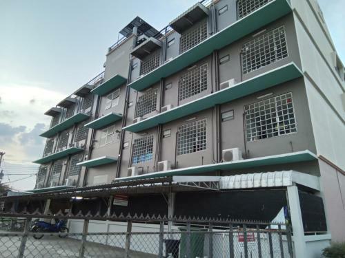 Apartamento Sathorn Waterside Chaiyaphum Residence (at Home)
