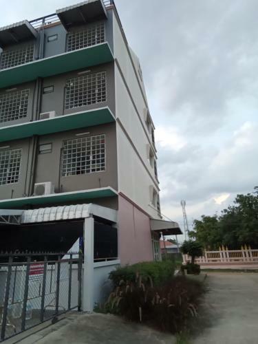 Apartamento Sathorn Waterside Chaiyaphum Residence (at Home)