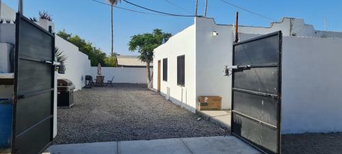 Very Secured And Private Appartment 5 Minutes From The Beach.