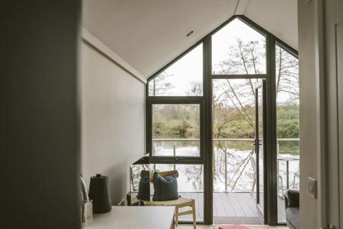 Water Cabin - 10 Mins From Bath (new Listing)