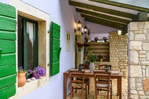 Rural Home Oriana