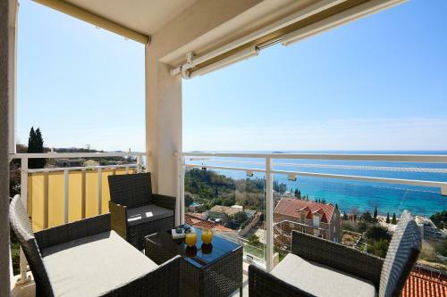 Iris Sea View Apartment