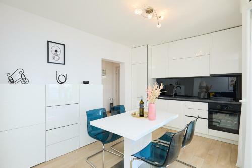 Iris Sea View Apartment