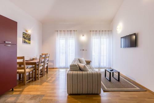 Apartments Lav & Lavica