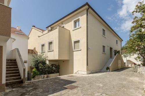 Apartments Lav & Lavica