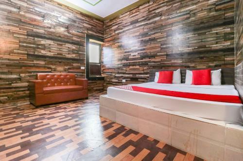Oyo 64820 Hotel Nbr