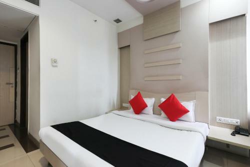 Capital O 62303 Hotel Apna Palace