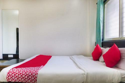 Oyo 65175 Hotel Anand
