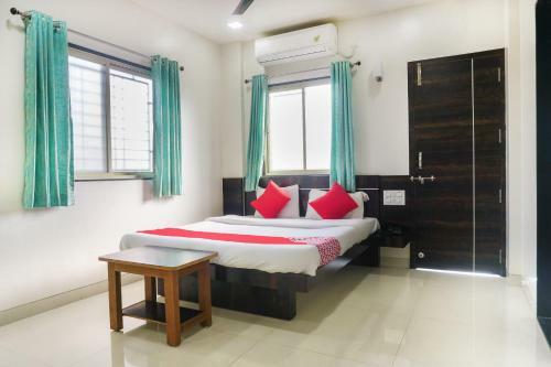 Oyo 65175 Hotel Anand
