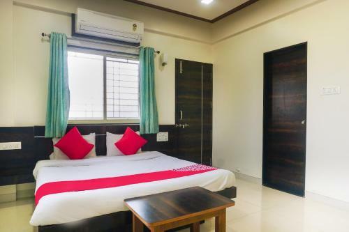 Oyo 65175 Hotel Anand