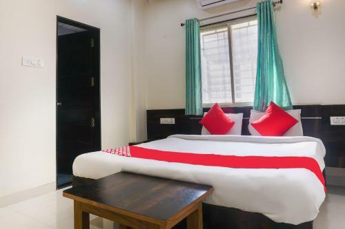 Oyo 65175 Hotel Anand