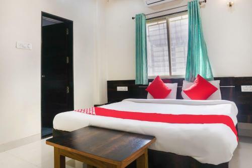 Oyo 65175 Hotel Anand
