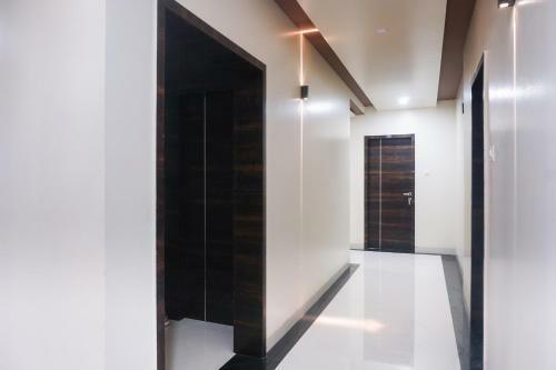 Oyo 65175 Hotel Anand