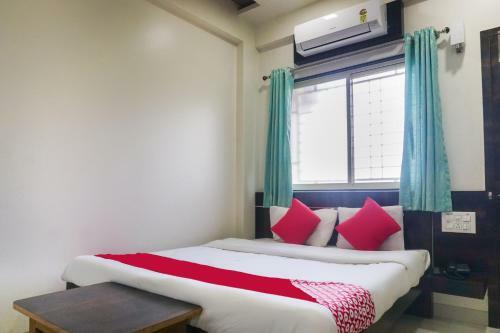 Oyo 65175 Hotel Anand