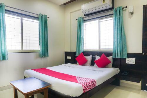 Oyo 65175 Hotel Anand