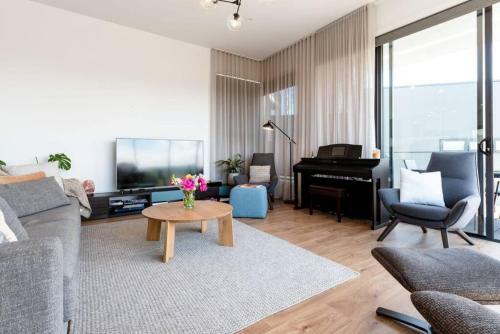 Apartamento Impressively Spacious, Modern And Convenient