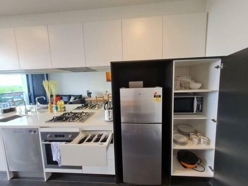 Apartamento St Kilda 2br2ba +balcony +view+workstation+ Car