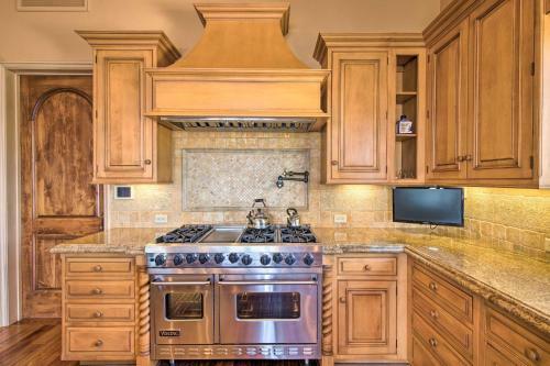 Stunning Palmdale Villa Oasis On Vineyard!