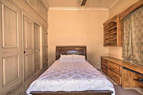 Stunning Palmdale Villa Oasis On Vineyard!