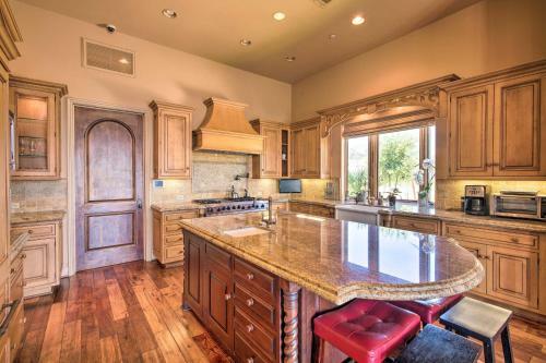 Stunning Palmdale Villa Oasis On Vineyard!