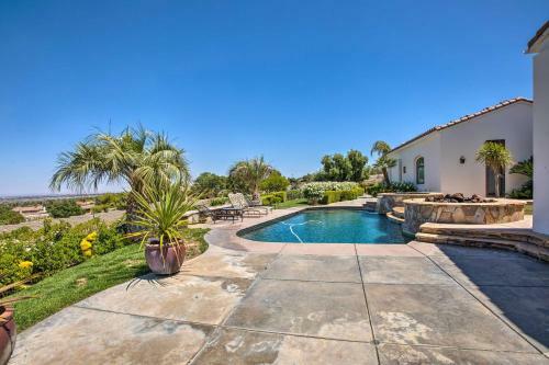 Stunning Palmdale Villa Oasis On Vineyard!