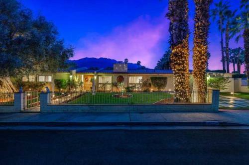 Elegant Home With Stunning Mountain View