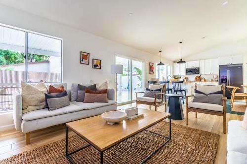 Utopic Villa Sunset Pool + Game Room Perfect For Large Groups