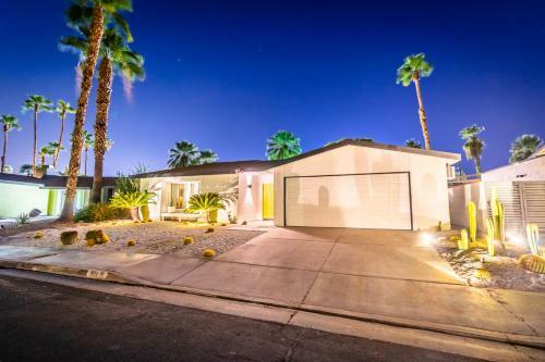Utopic Villa Sunset Pool + Game Room Perfect For Large Groups